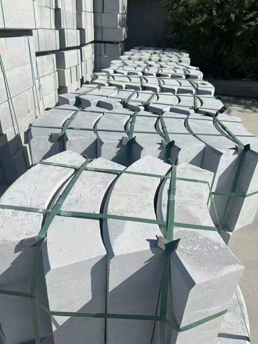 泰安 芝麻灰弧形路沿石