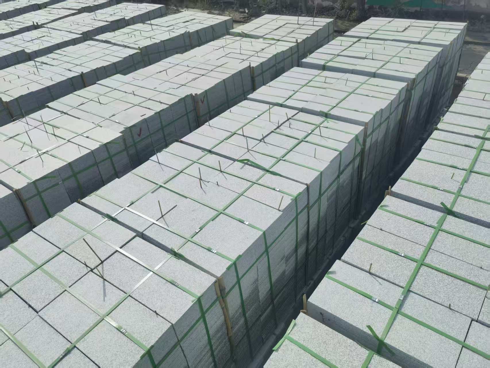 泰安 芝麻白1.8公分火烧300*600地铺，清仓大甩卖