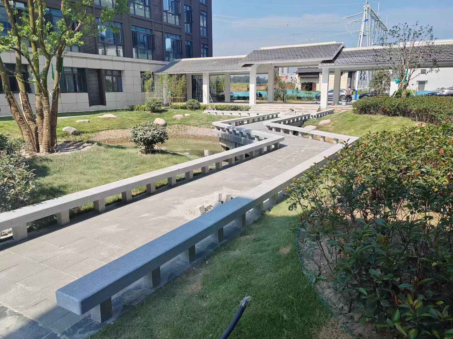 泰安 芝麻灰小区坐凳&栏杆安装效果