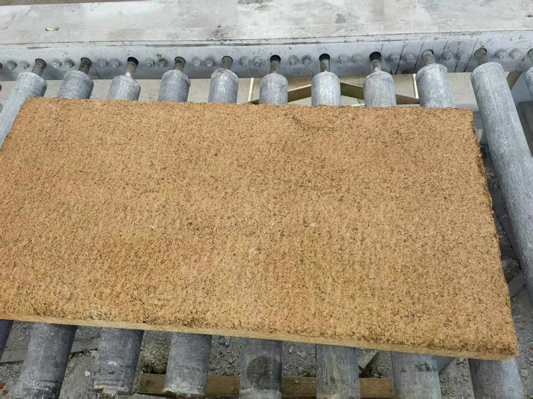 泰安 菠萝面老石板，做旧仿古石，流水线生产加工