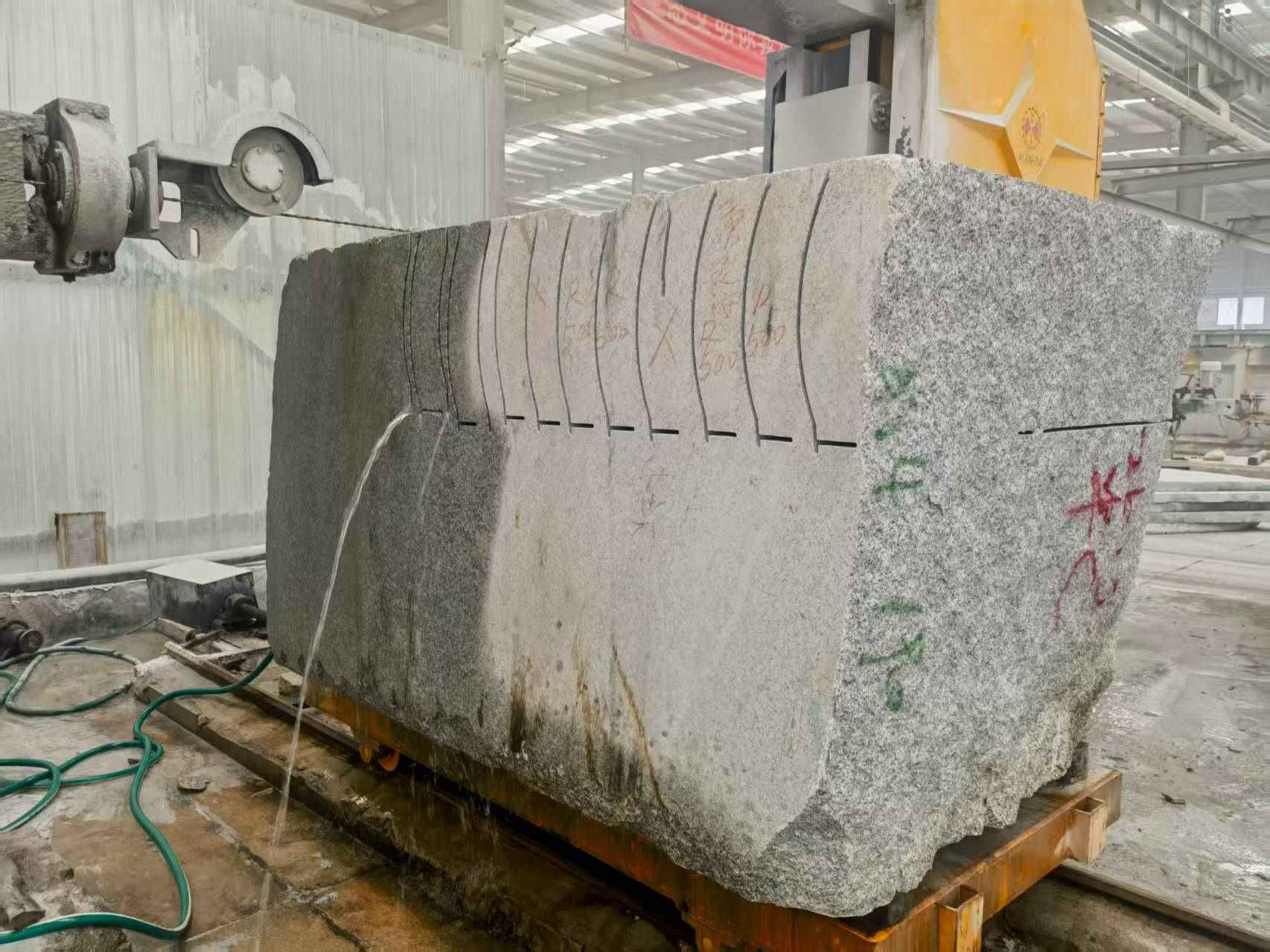 泰安 602，大花芙蓉白，绳锯加工弧形路沿石