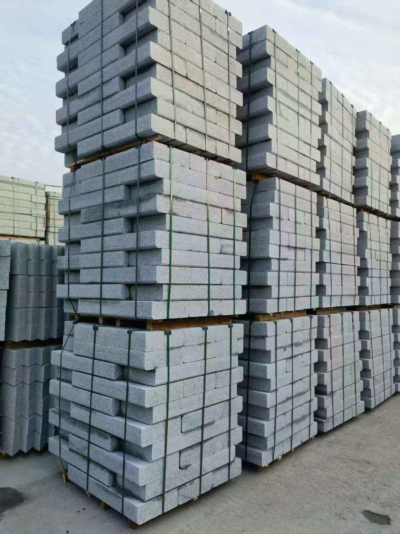 泰安 路沿石（路侧石），颜色一致，尺寸标准