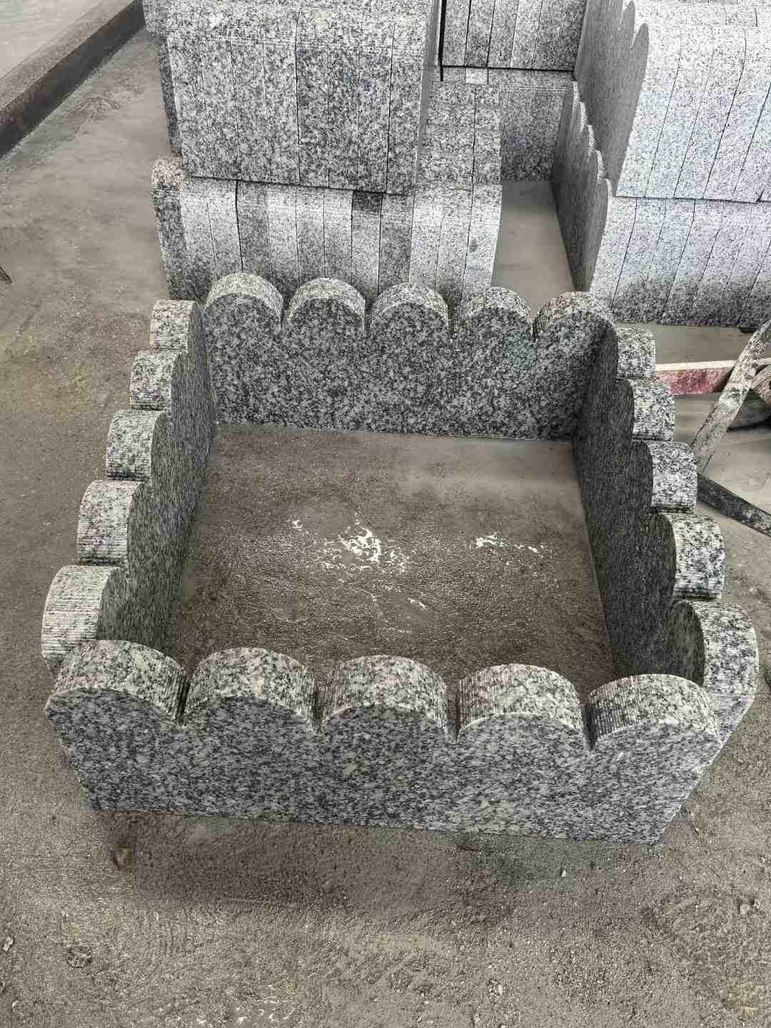 泰安 花边石、花坛围栏石、花池界石、菜园栅栏石、镶边石、波浪状界石介绍