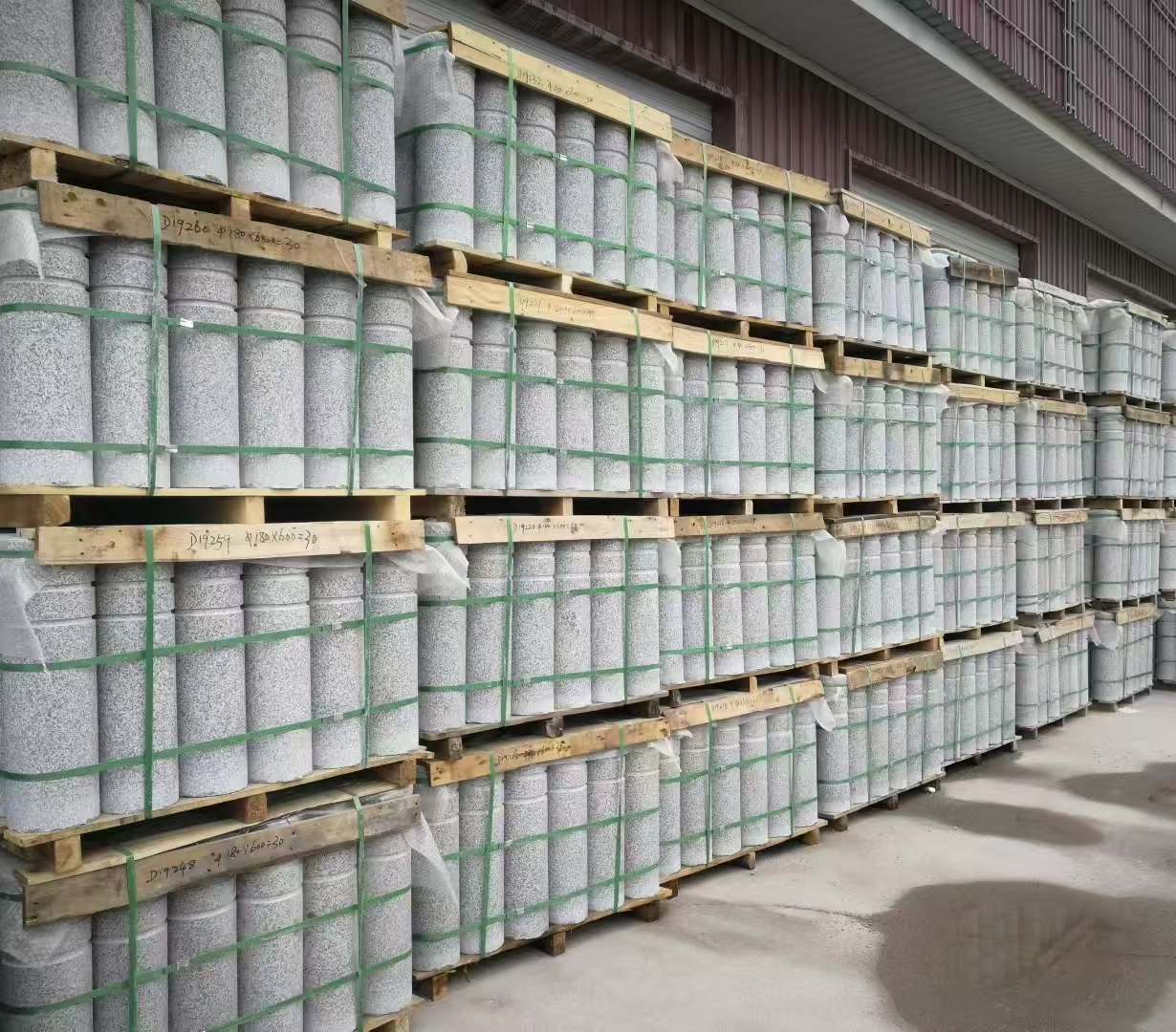 泰安 芝麻白挡车柱、阻车桩、隔离柱