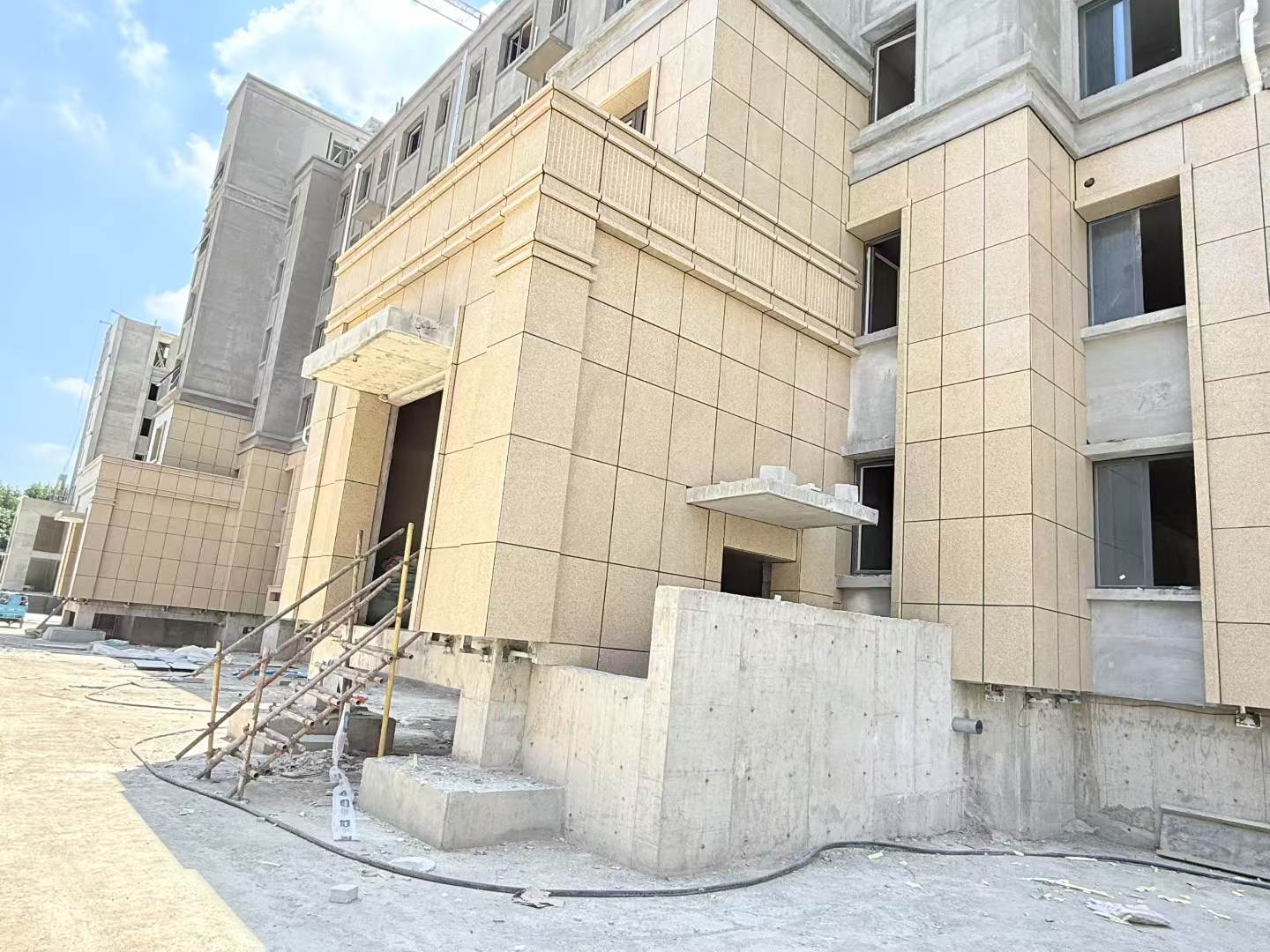 泰安 黄金麻干挂，工地实拍