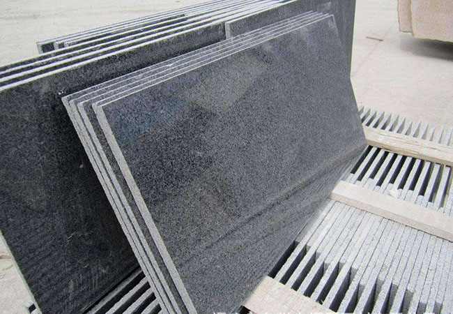 泰安芝麻黑花岗岩的特点