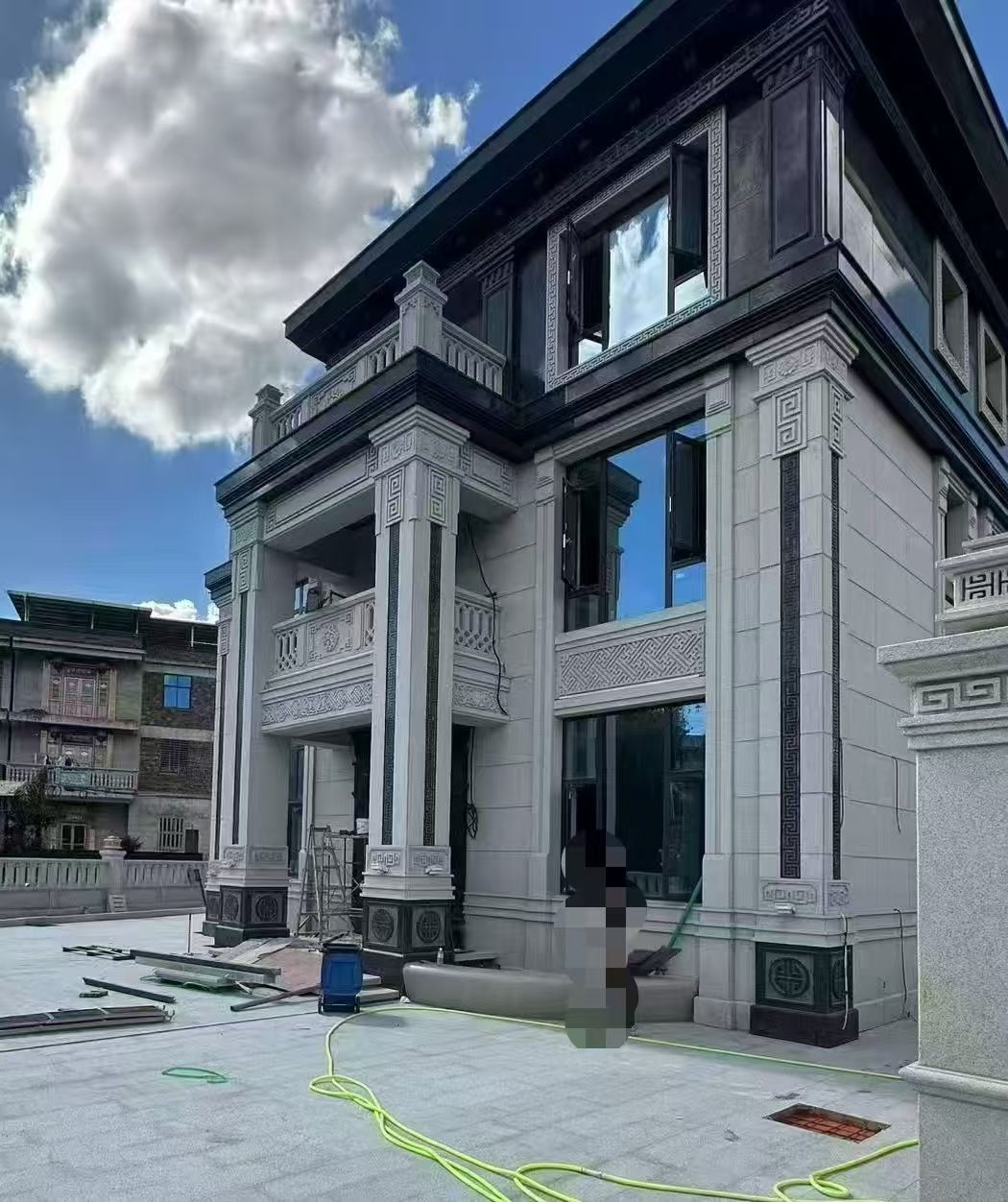 泰安 别墅干挂，芝麻白与芝麻黑完美配合