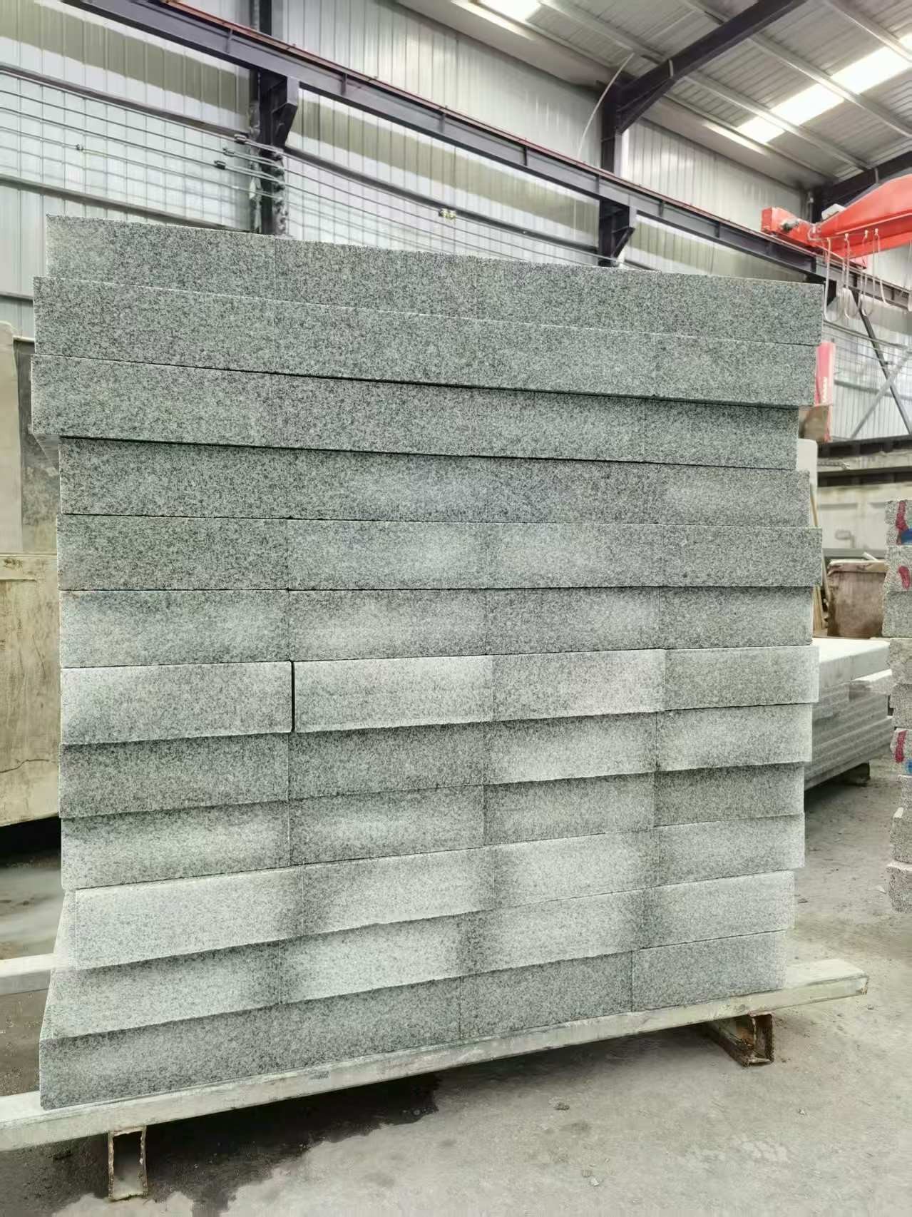 泰安 芝麻白10公分300*600广场地铺，A料定制，尺寸标准，厚薄均匀