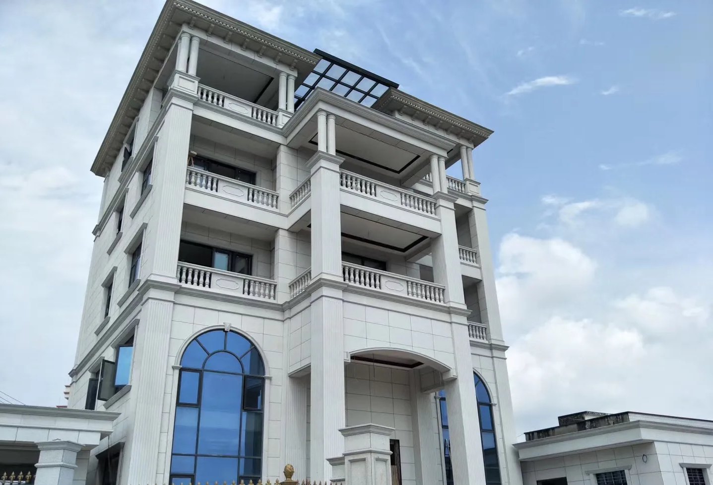 泰安芝麻白别墅干挂效果展示