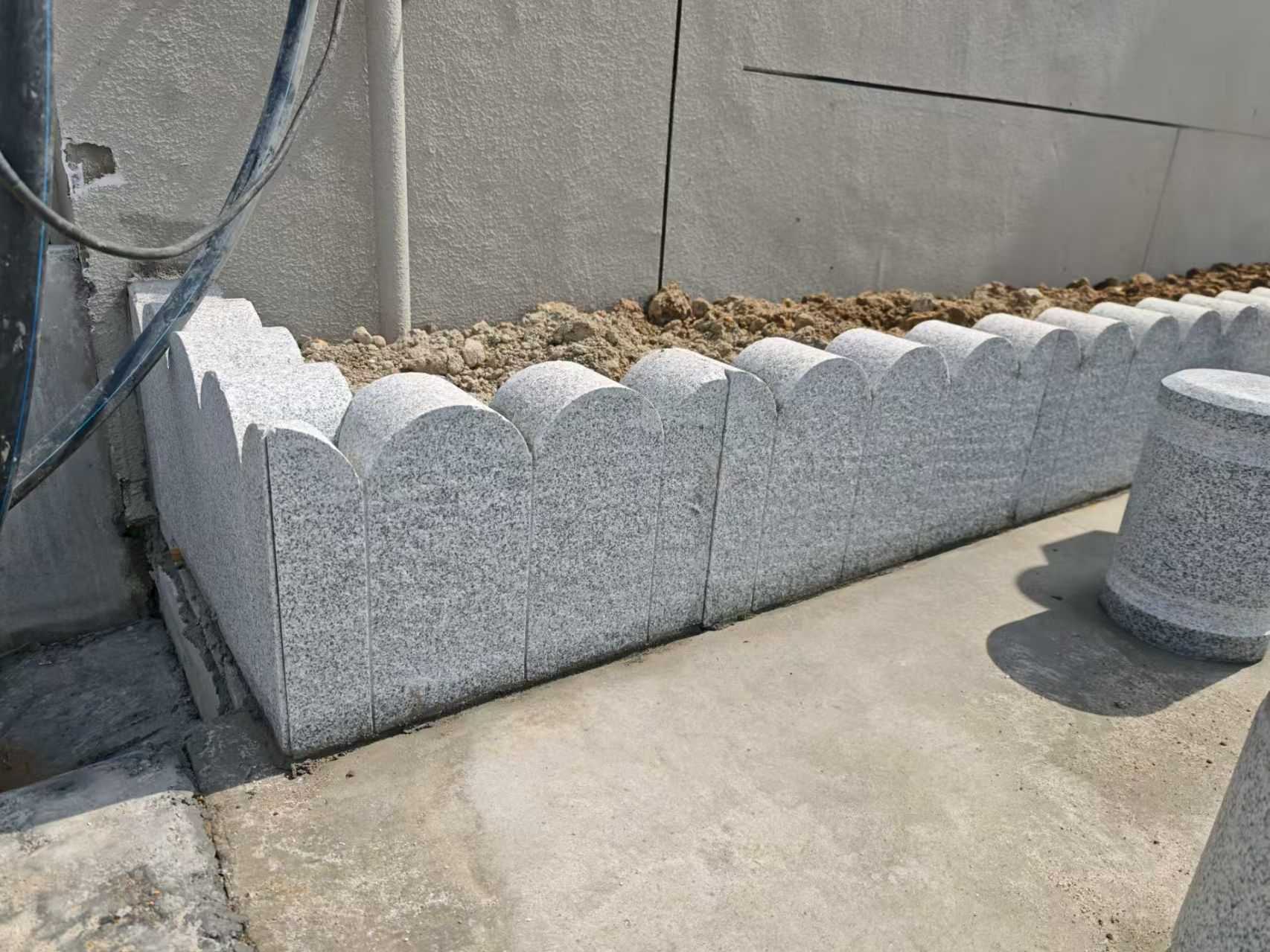 泰安 芝麻白花岗岩花边石铺装效果图