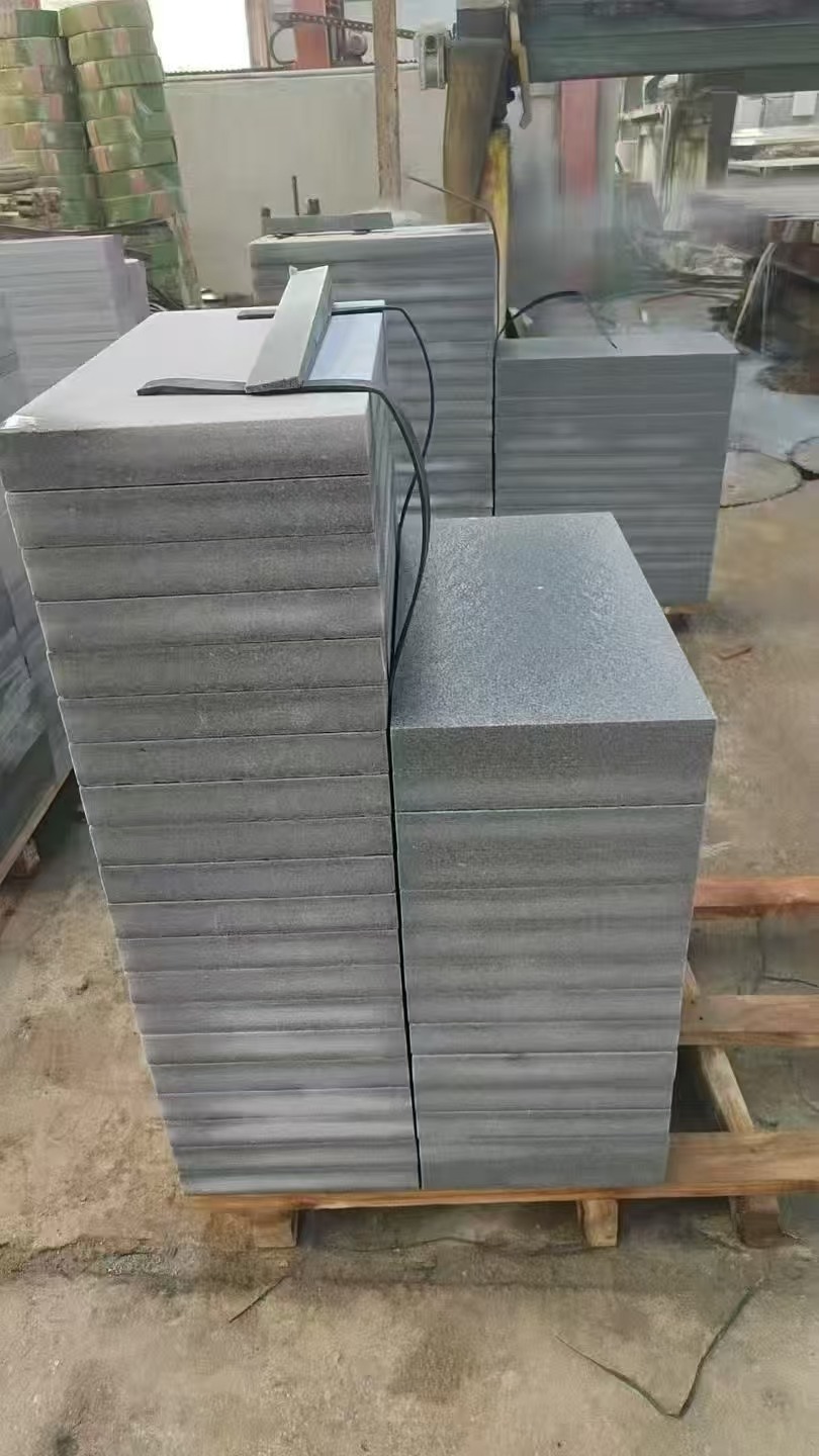 泰安 芝麻灰火烧面300*600*50地铺石材